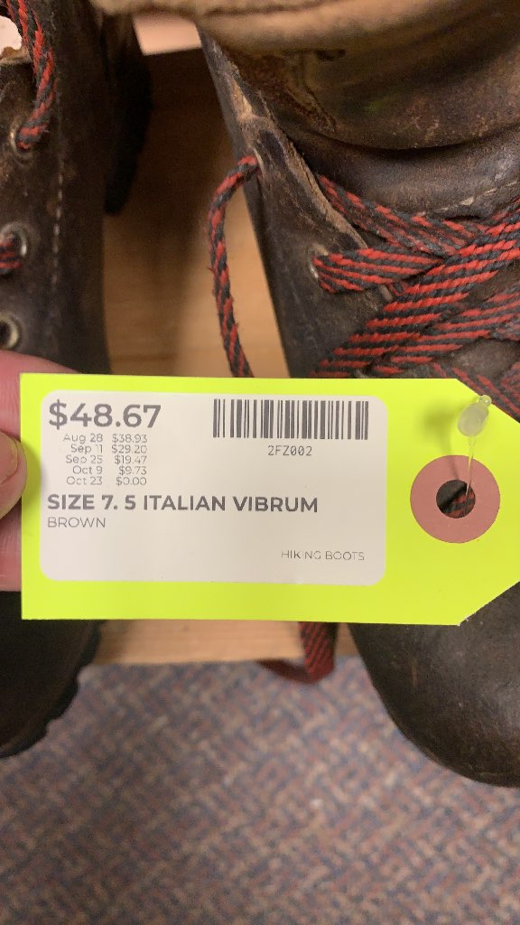 Size 7.5 *Narrow* Vasque Italian Vibram Leather Hiking Boots