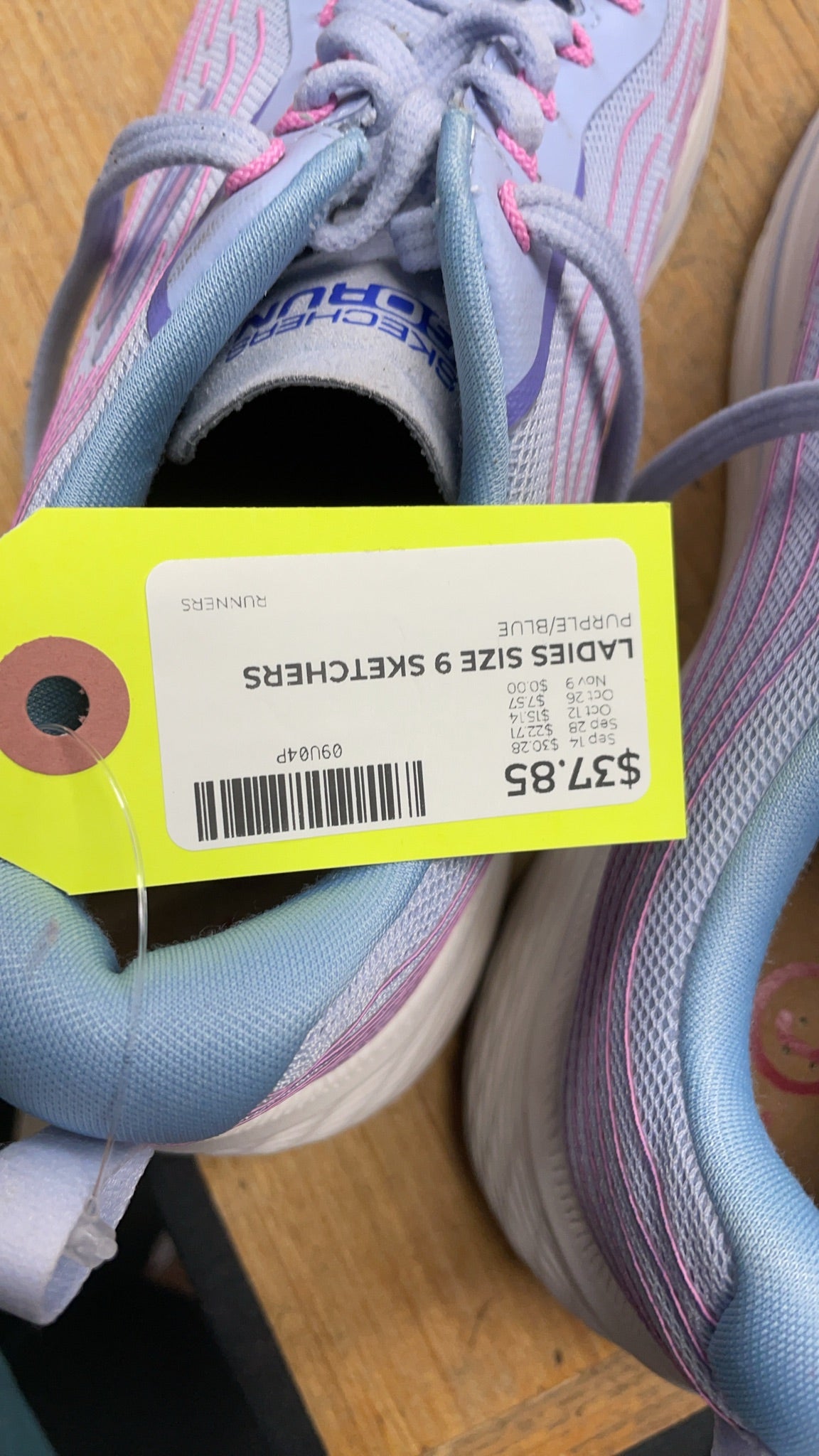 Skechers Max Cushioning Size 9 Ladies Running Shoes