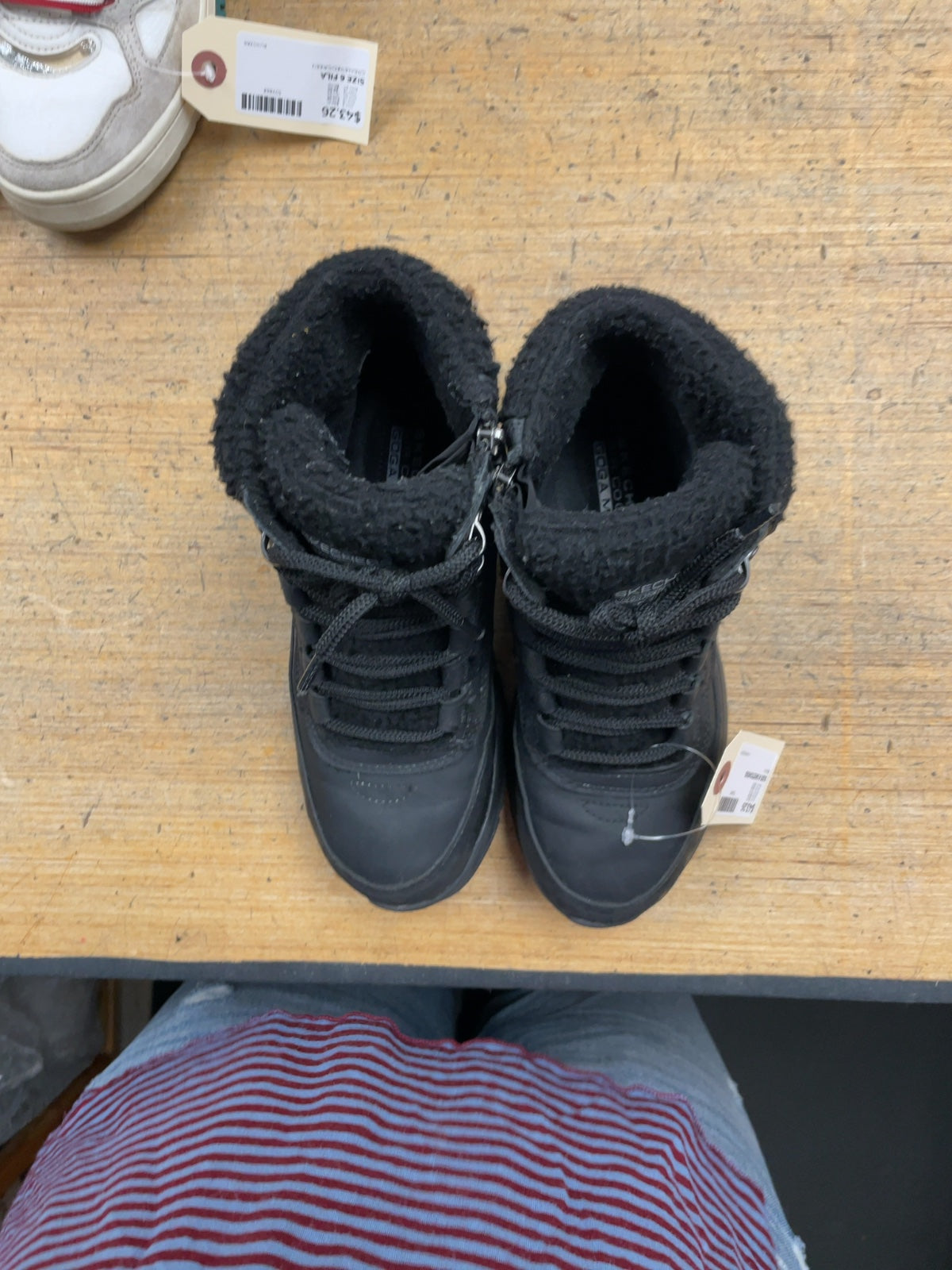 Skechers On-the-GO Joy Size 6 Waterproof Winter Boots