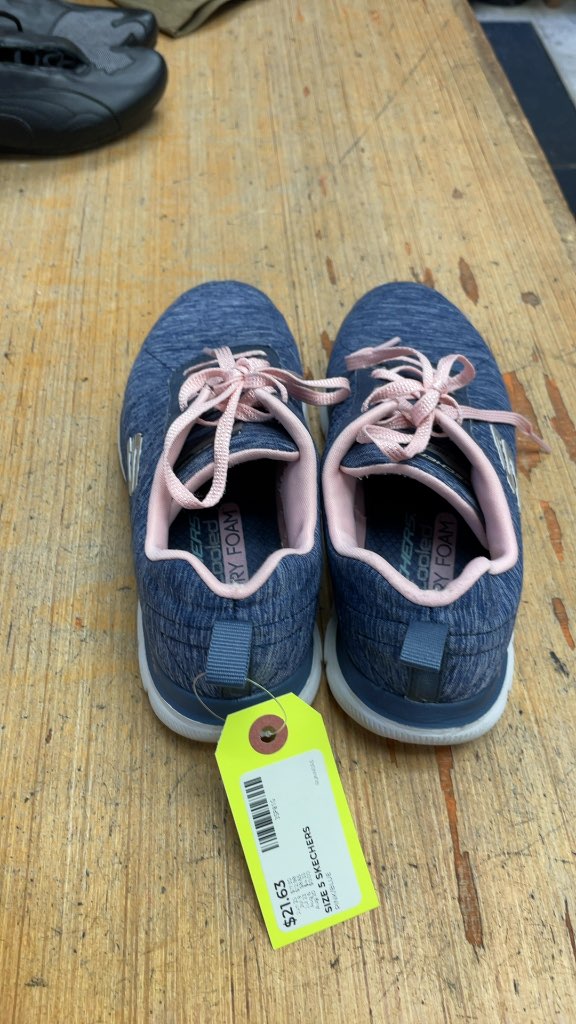 Skechers Size 5 Pink/Blue Runners