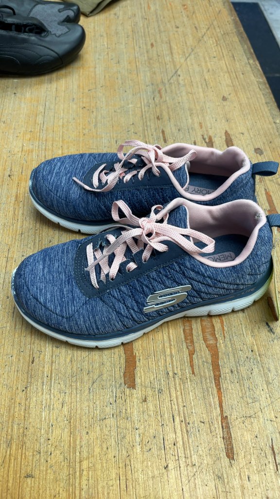 Skechers Size 5 Pink/Blue Runners