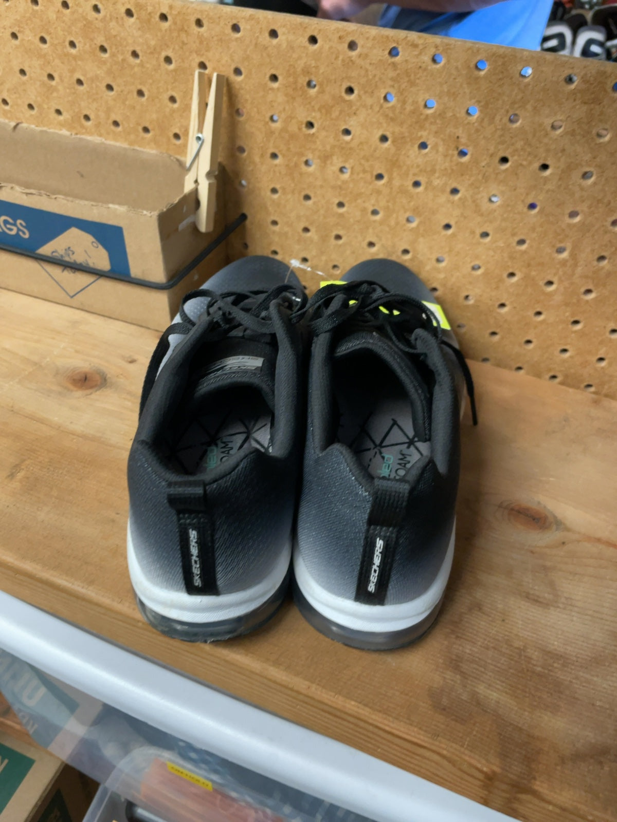 Skechers Skech-Air Size 10 Black Runners