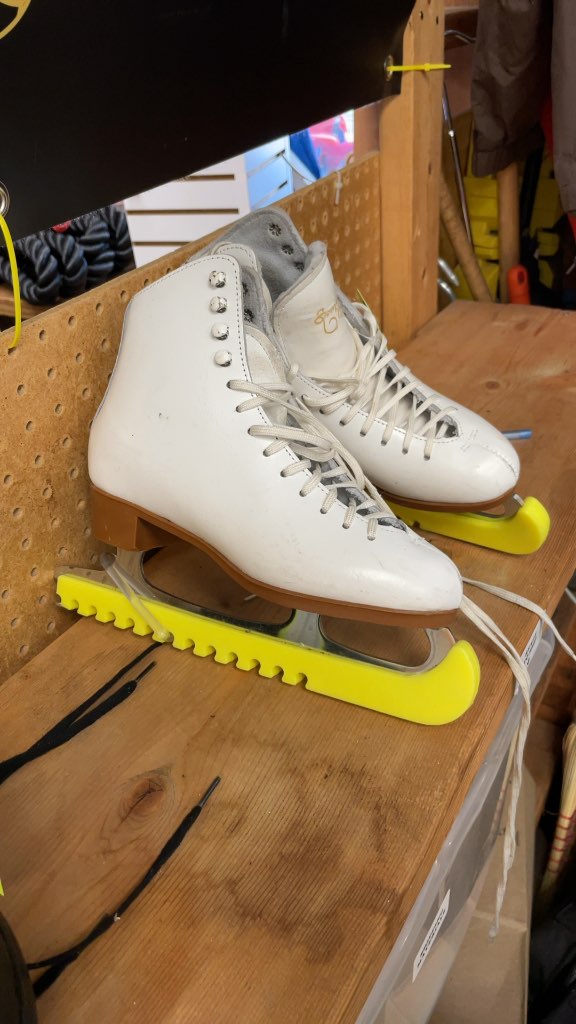 Sonjia Bronze Figure Skates Size 5