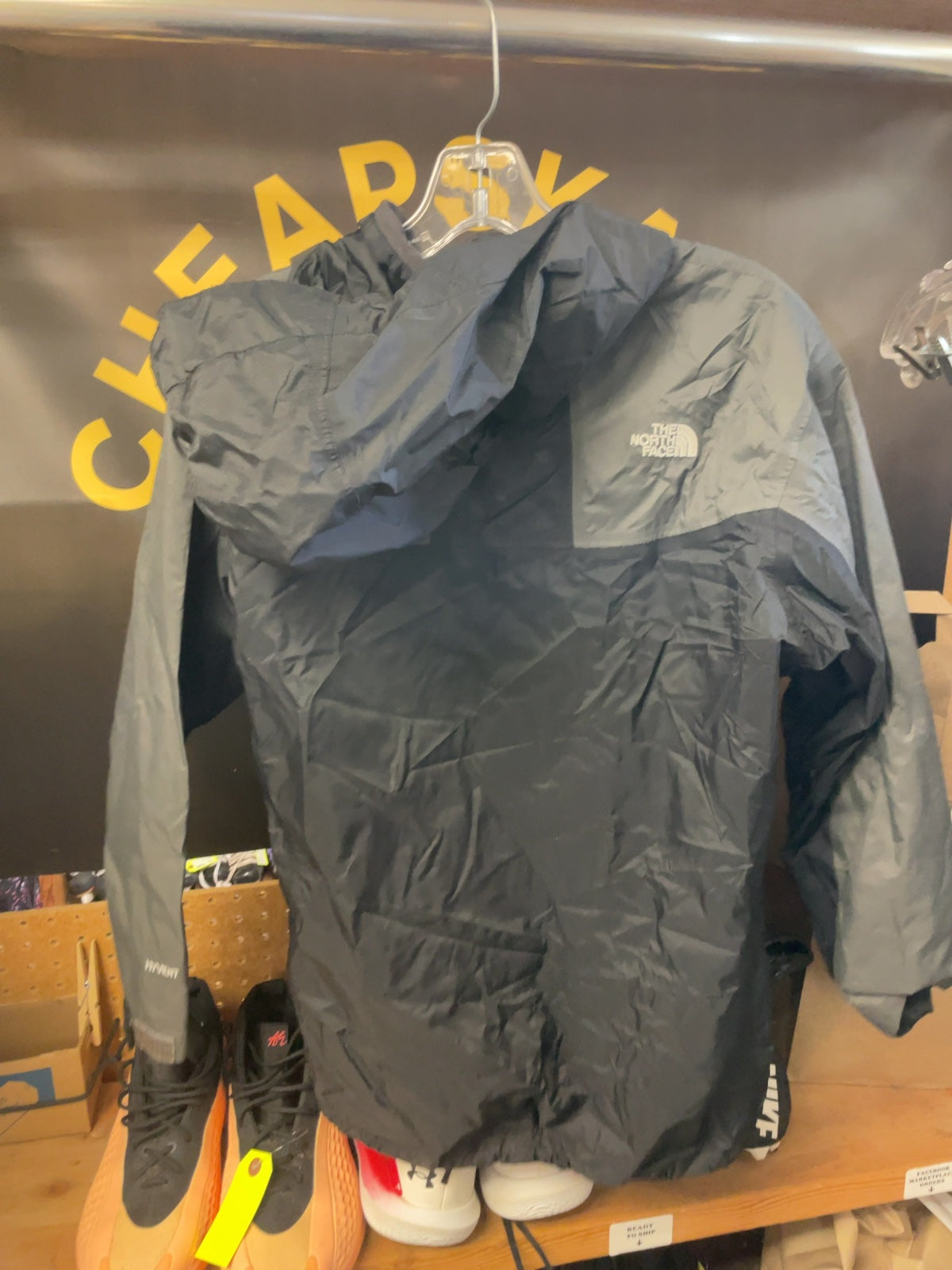 The North Face HyVent Rain Jacket Boys L (14/16) Black/Grey