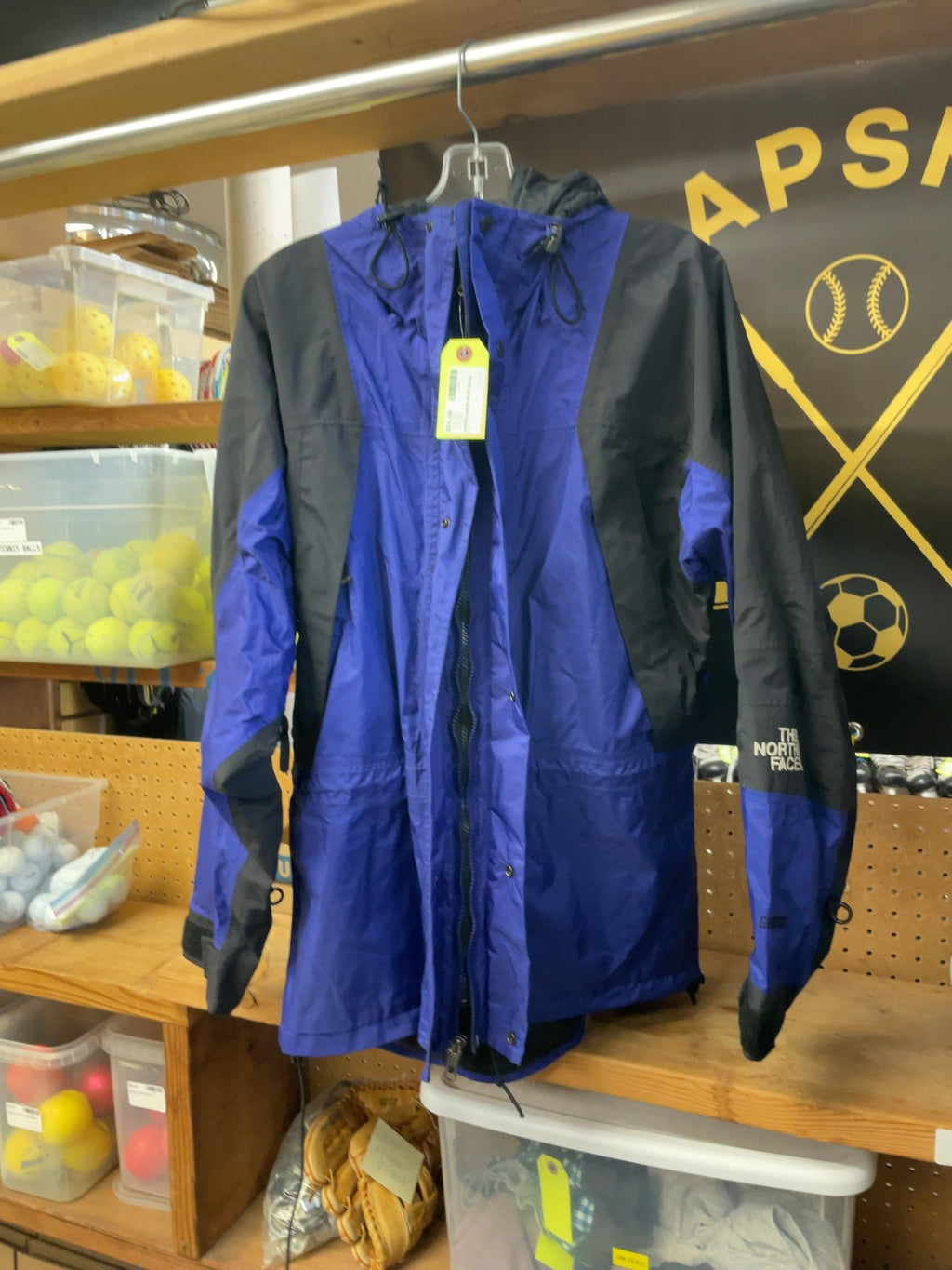 The North Face Rain Jacket Large Blue