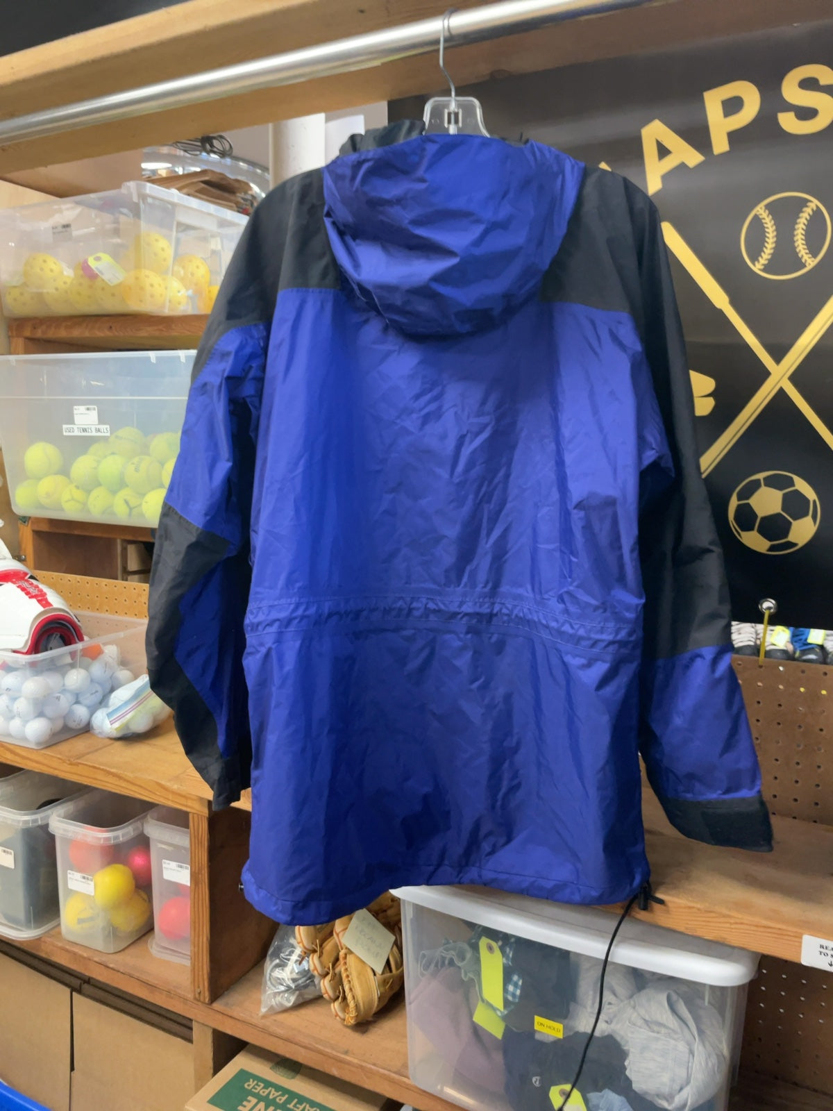 The North Face Rain Jacket Large Blue