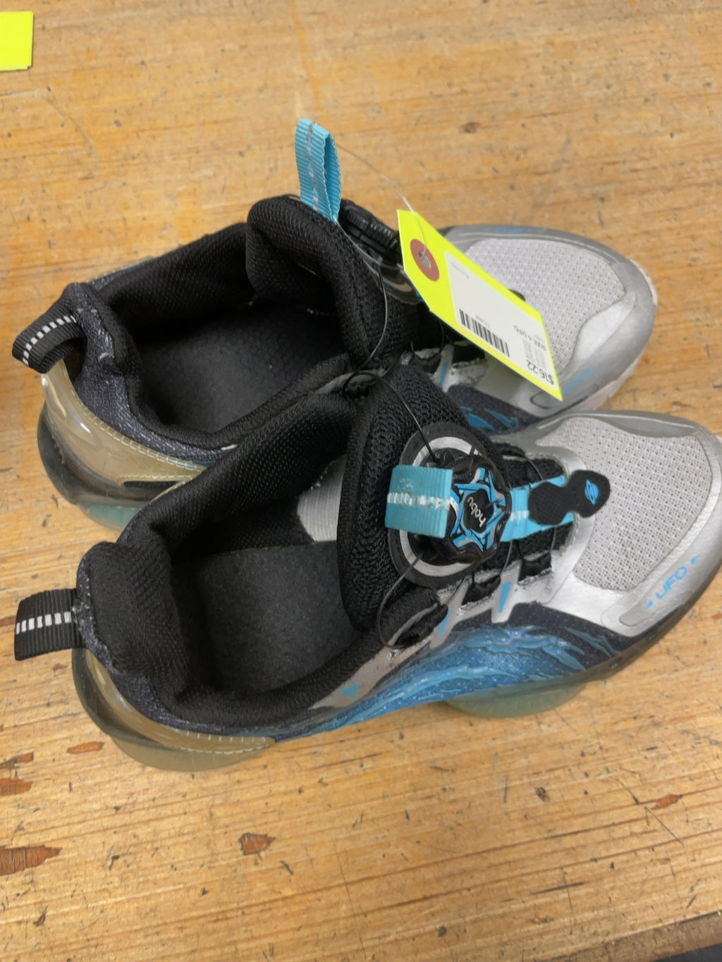 UFO Runners Size 4 Grey/Blue with Habu Dial