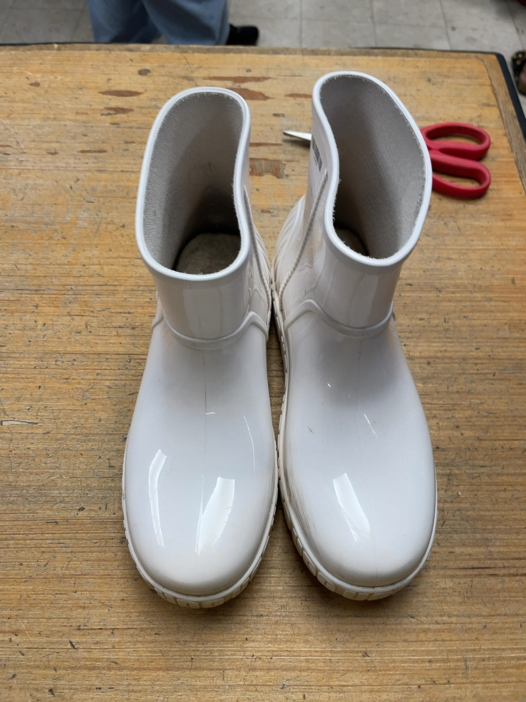 UGG Drizlita Size 8 White Rain Boots