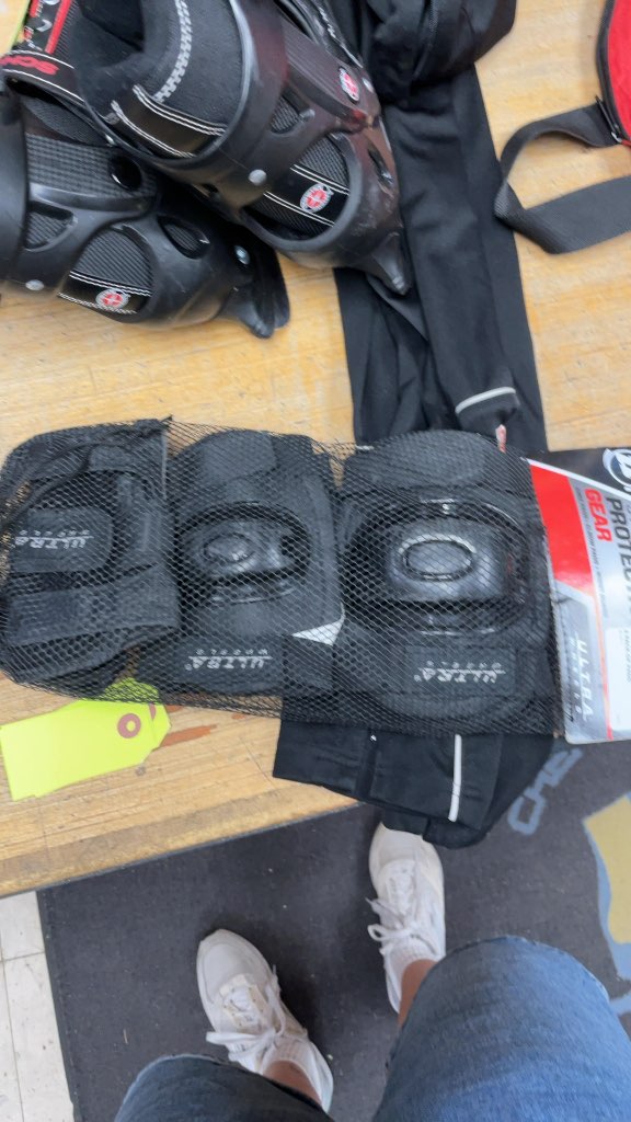 Ultra Wheels Youth 8+ 3-Pack Protective Pads - Black