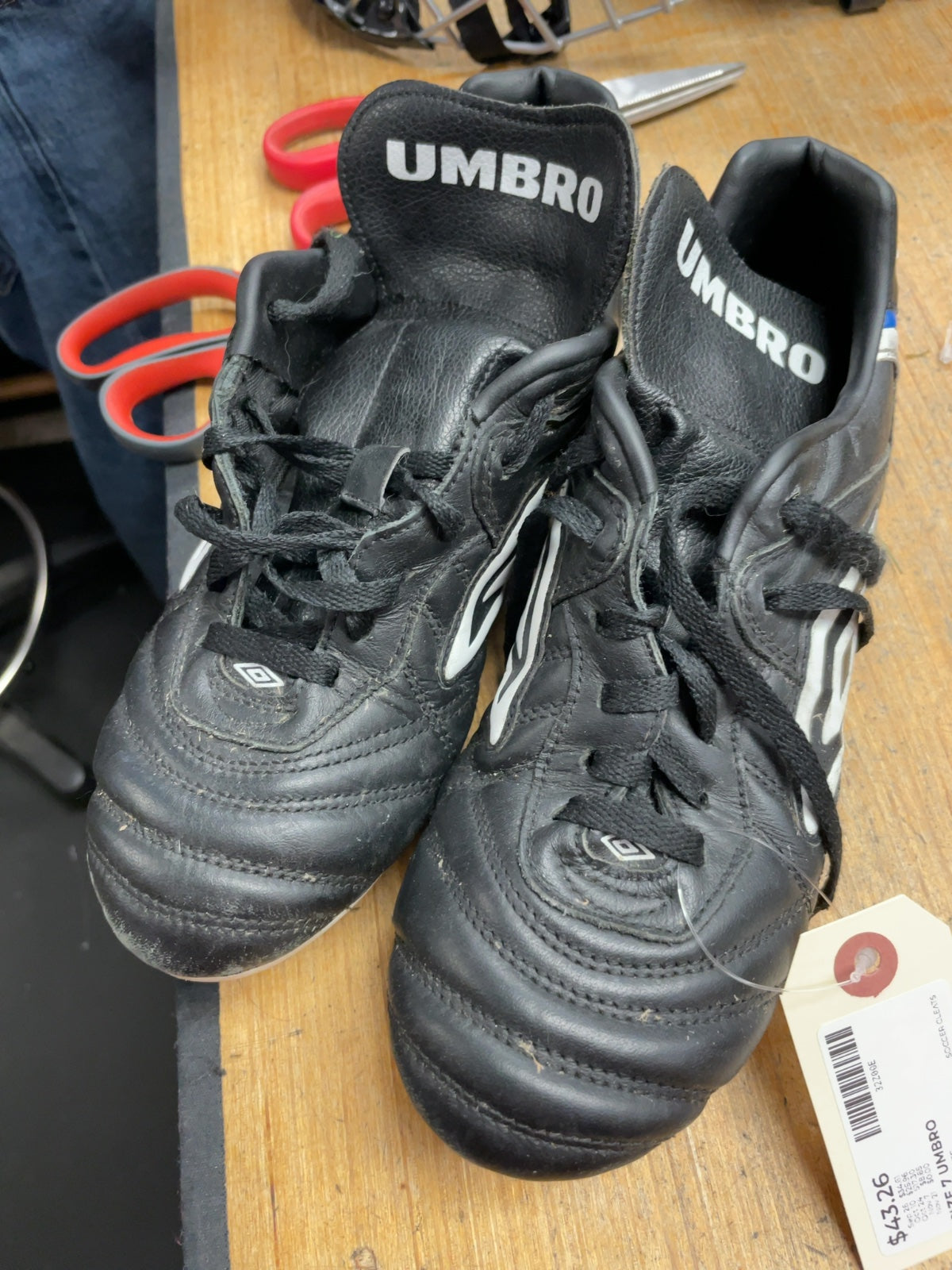 Umbro Soccer Cleats Size 7 Black/White