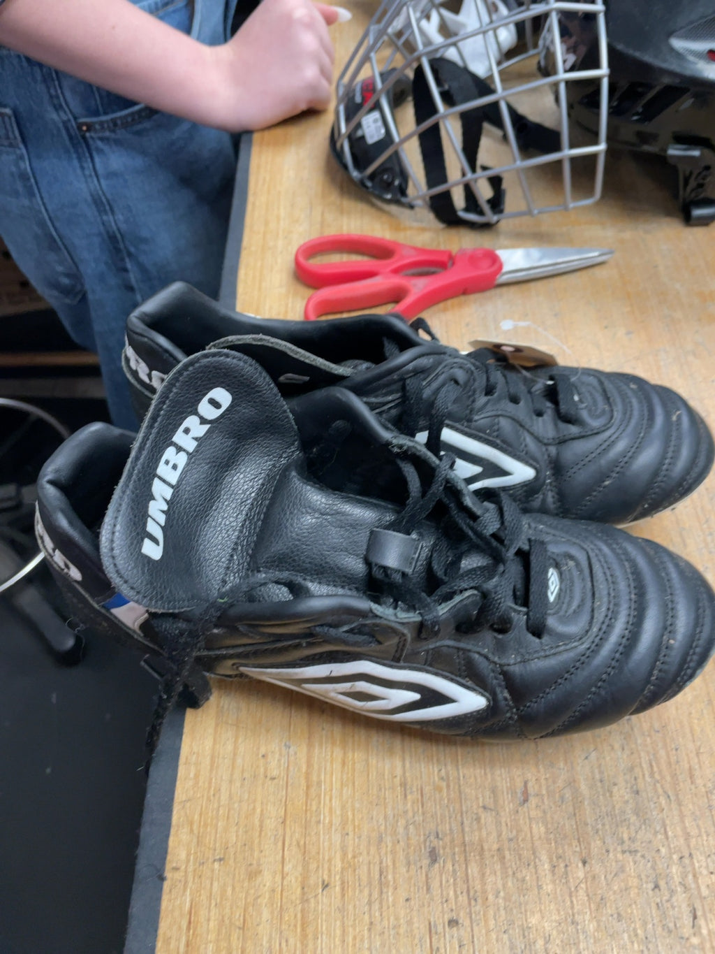 Umbro Soccer Cleats Size 7 Black/White