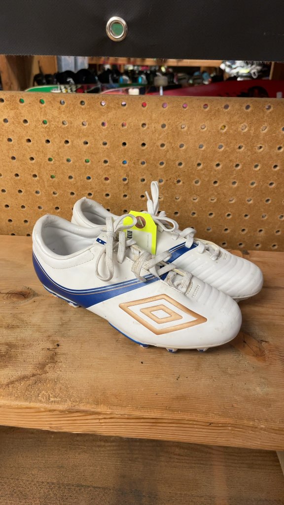 Umbro White Soccer Cleats Size 6