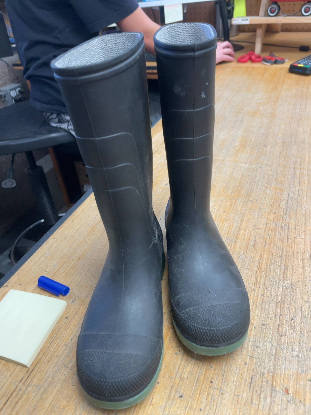 Unbranded Rain Boots Size 1 Black/Green