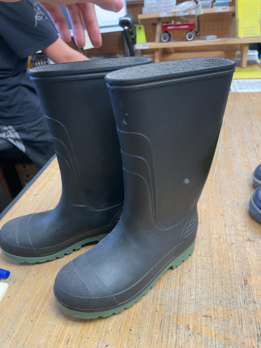 Unbranded Rain Boots Size 1 Black/Green