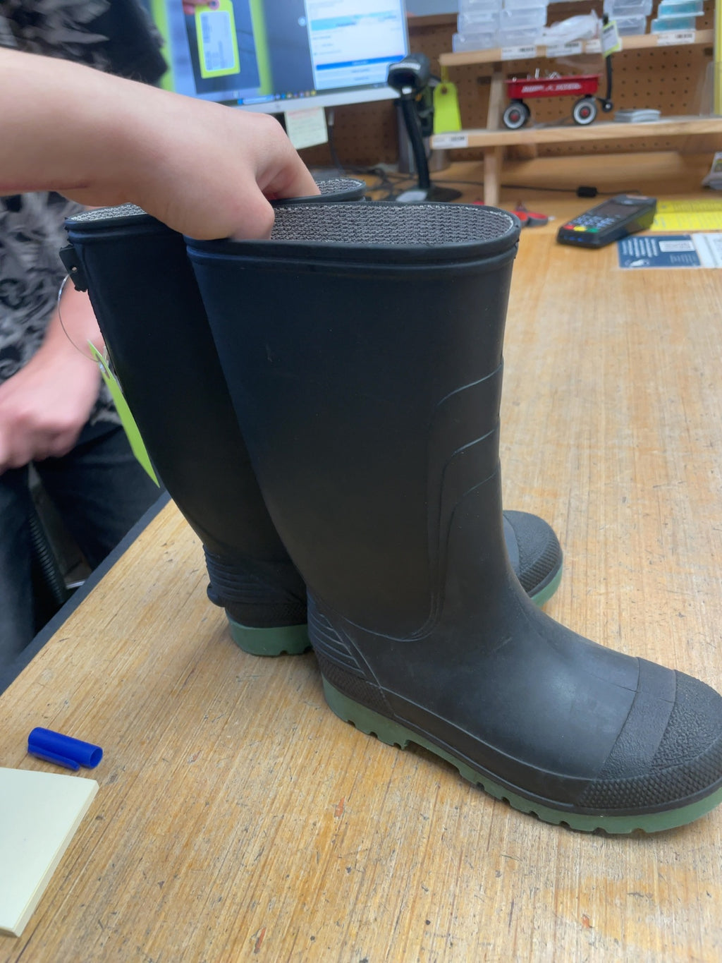 Unbranded Rain Boots Size 1 Black/Green