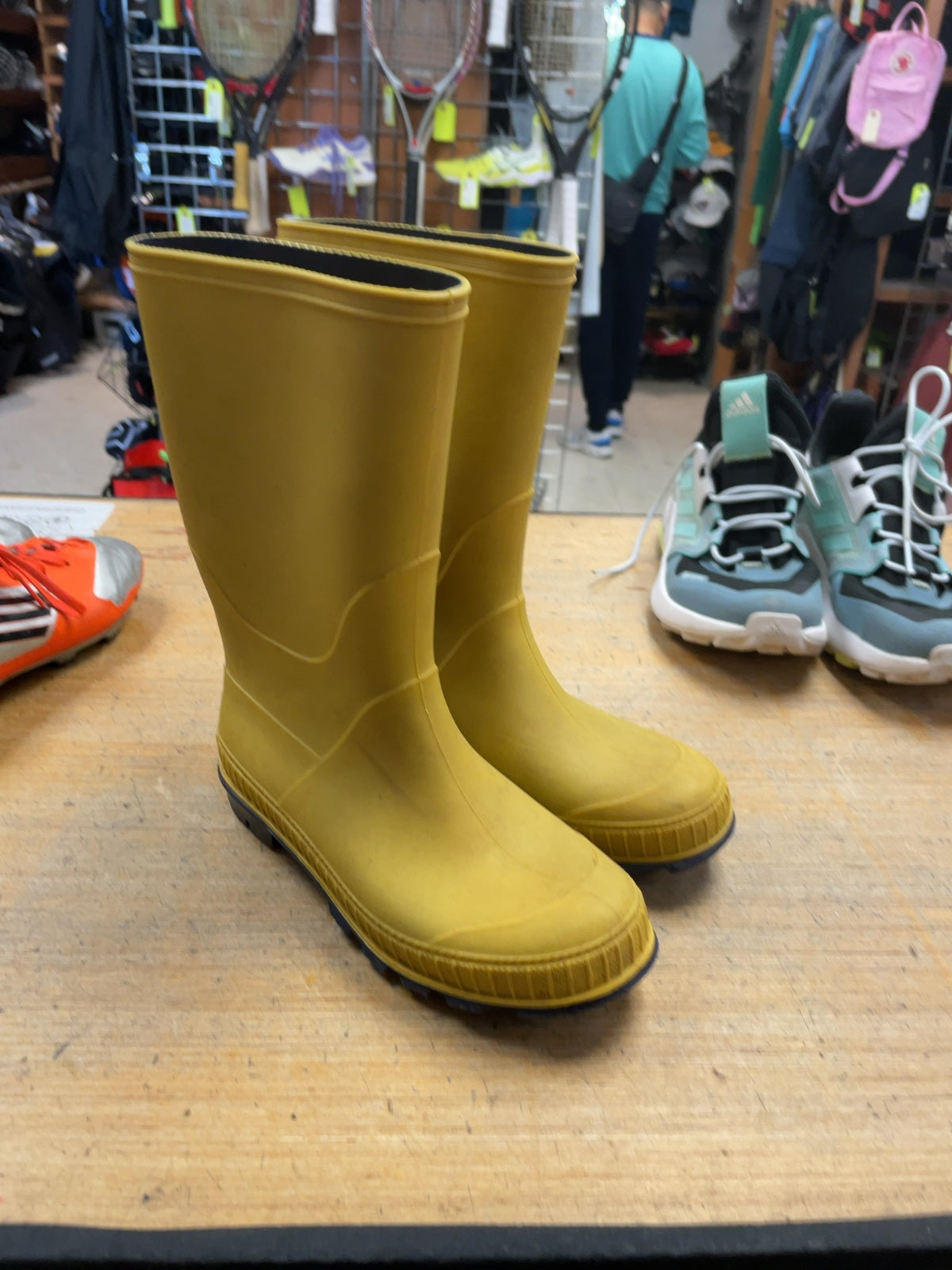 Unbranded Rain Boots Size 3 Yellow