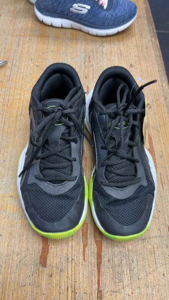 Under Armour Basketball Shoes Size 4 - Black/Green/White