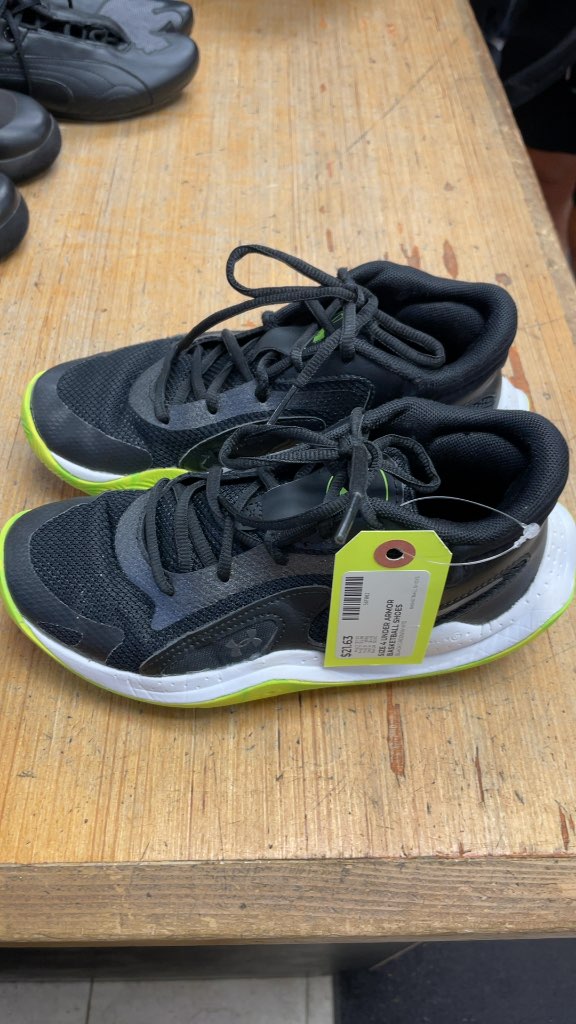 Under Armour Basketball Shoes Size 4 - Black/Green/White