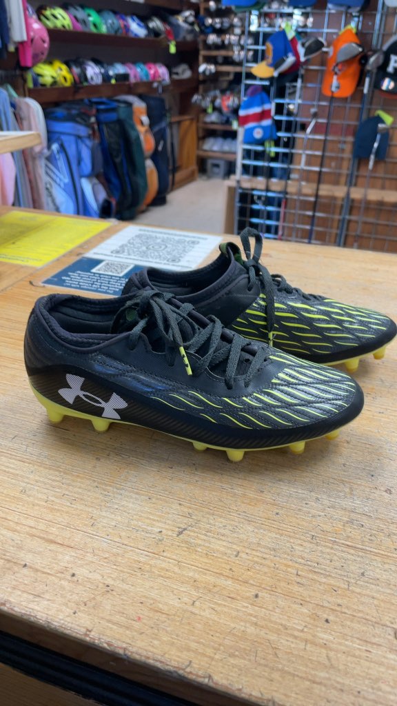 Under Armour Black/Yellow Soccer Cleats Size 5