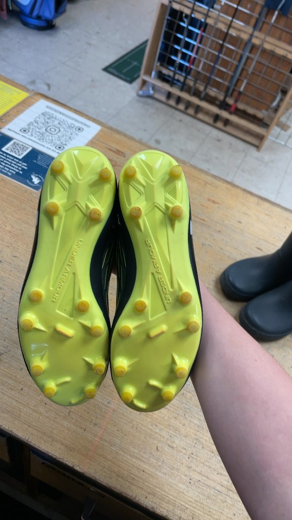 Under Armour Black/Yellow Soccer Cleats Size 5
