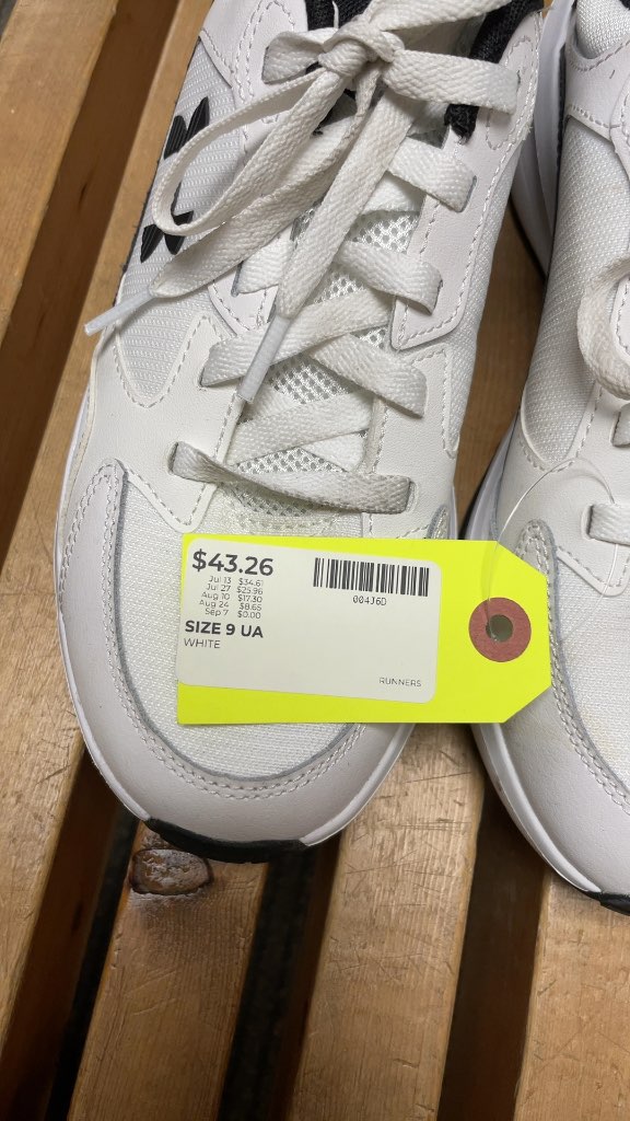 Under Armour Charged Runners - White - Size 9