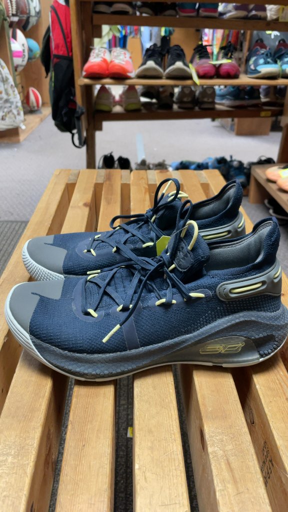 Under Armour Curry 6 Basketball Shoes - Size 8.5