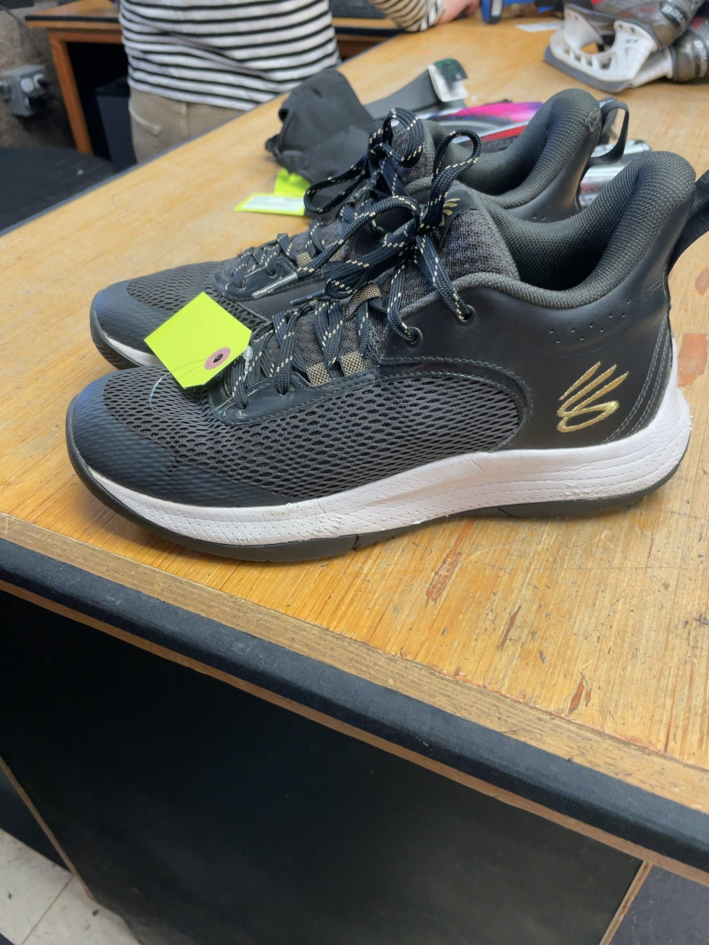 Under Armour Curry Size 9.5 Basketball Shoes