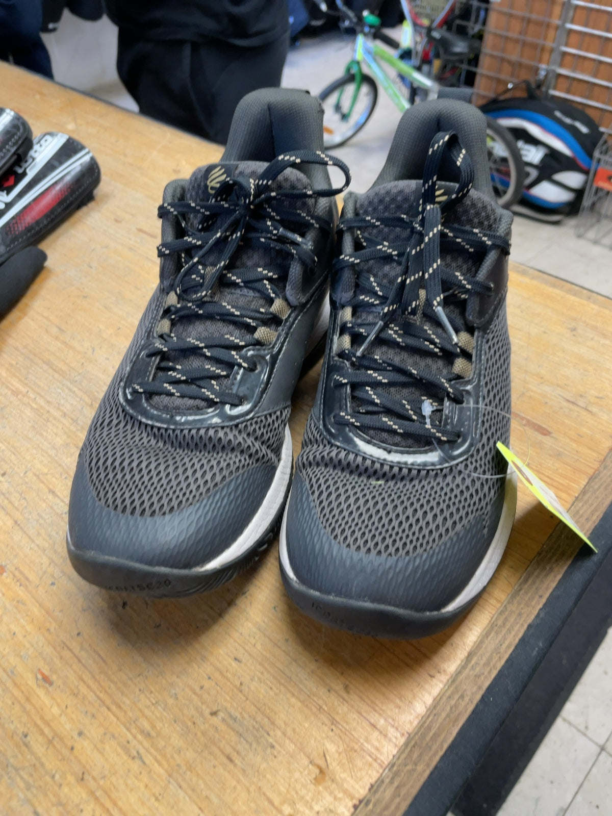 Under Armour Curry Size 9.5 Basketball Shoes
