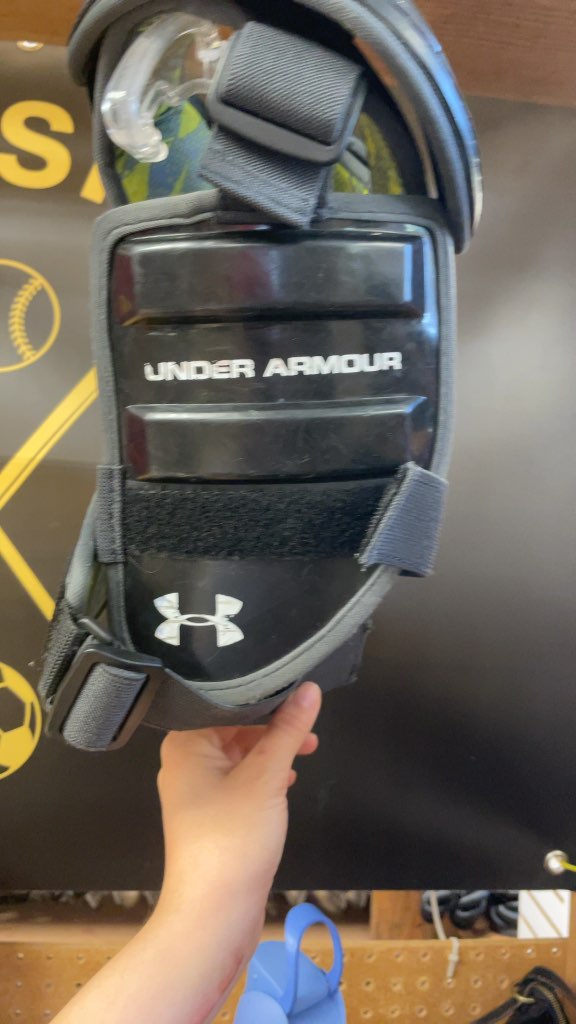 Under Armour Junior Small Hockey Shoulder Pads