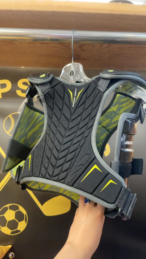 Under Armour Junior Small Hockey Shoulder Pads