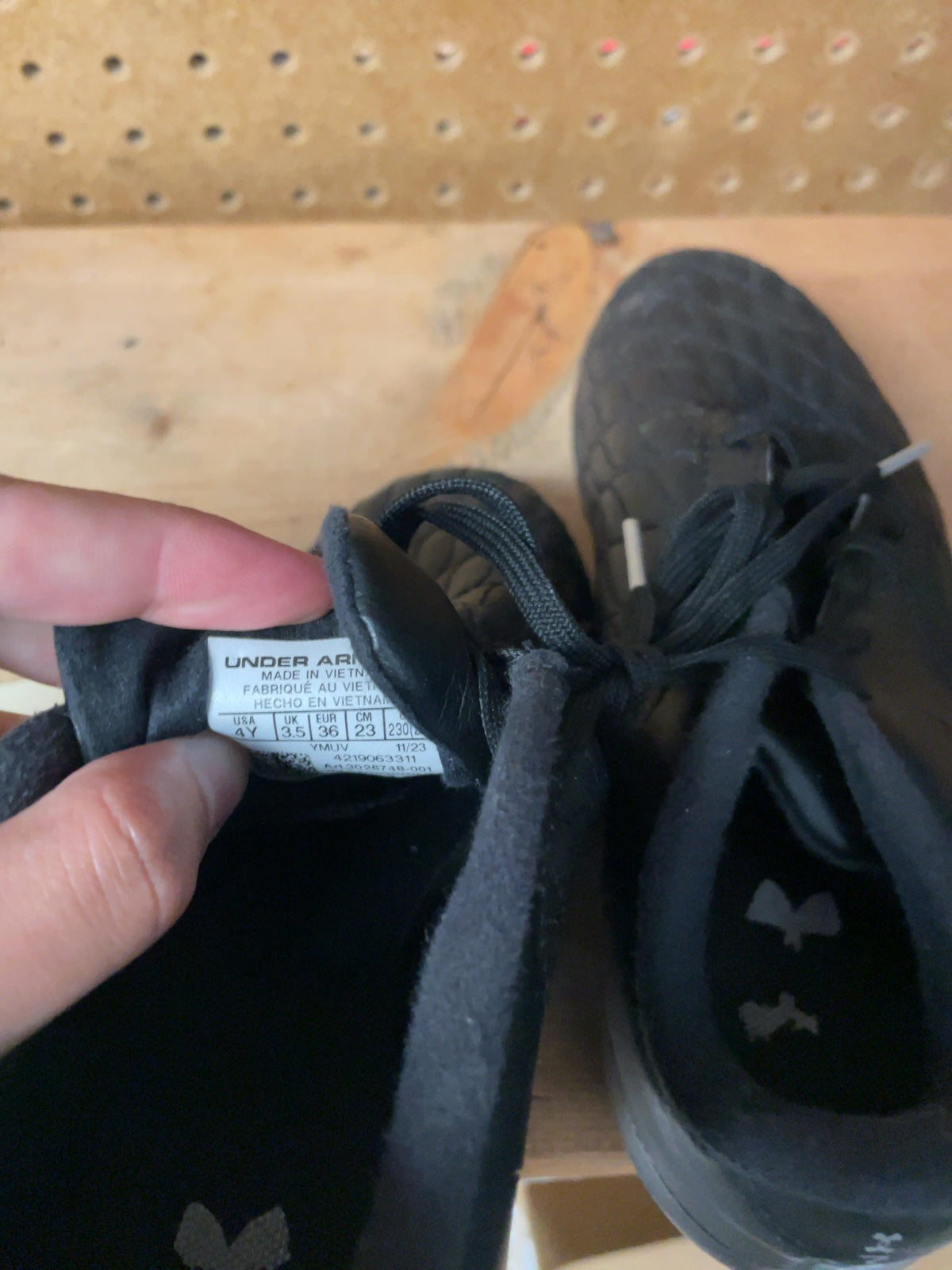 Under Armour Magnetico 4Y Soccer Cleats