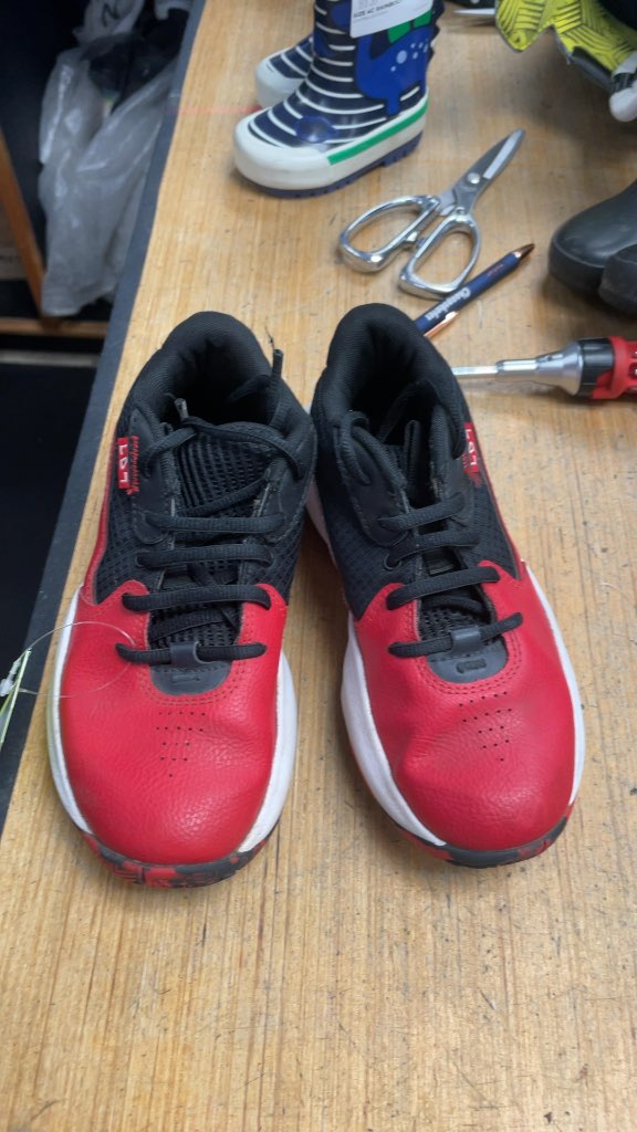 Under Armour Size 1.5 Red Court Shoes