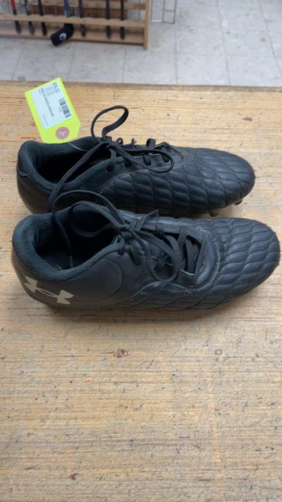 Under Armour Soccer Cleats Size 3.5 Black