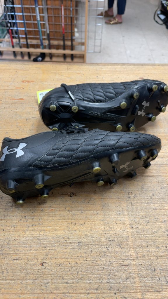 Under Armour Soccer Cleats Size 3.5 Black