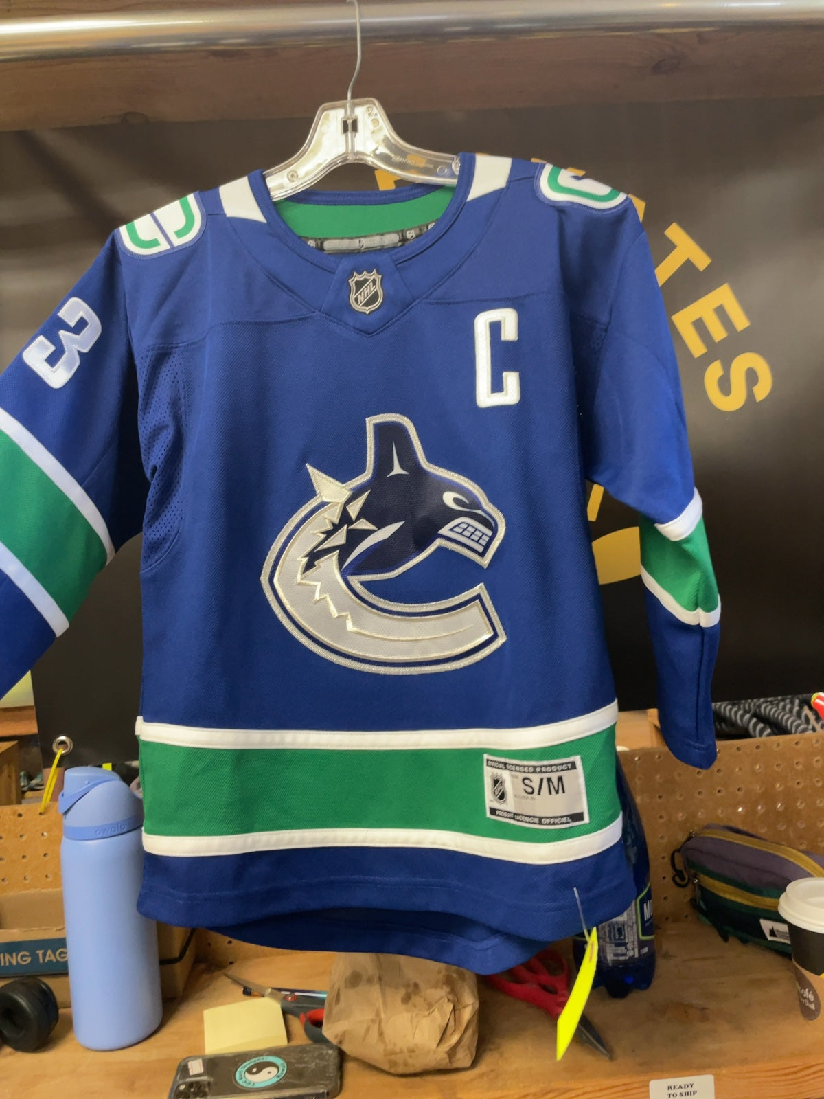 Vancouver Canucks Quinn Hughes NHL Jersey - Junior Small-Medium