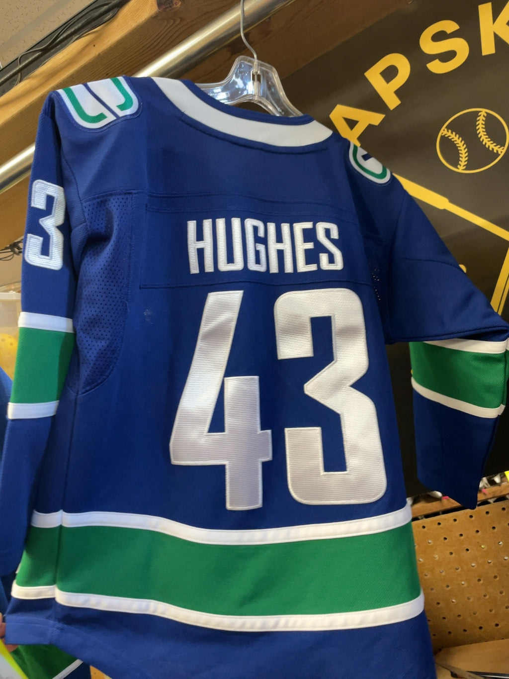 Vancouver Canucks Quinn Hughes NHL Jersey - Junior Small-Medium