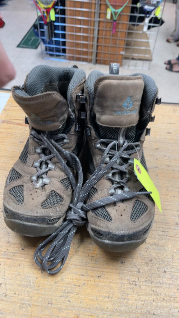 Vasque Ladies Size 9.5 Hiking Boots - Brown