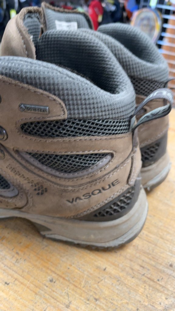Vasque Ladies Size 9.5 Hiking Boots - Brown
