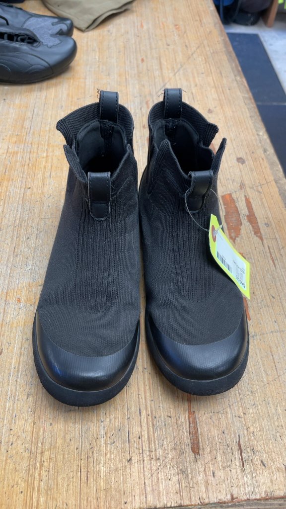 Vessi Waterproof Chelsea Sneakers - Black - Size 4