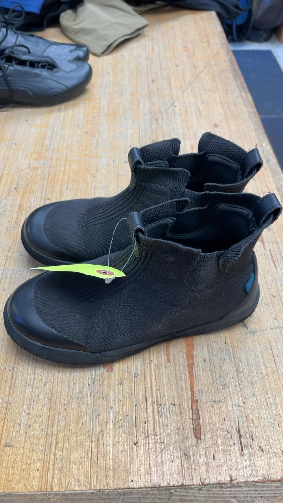 Vessi Waterproof Chelsea Sneakers - Black - Size 4