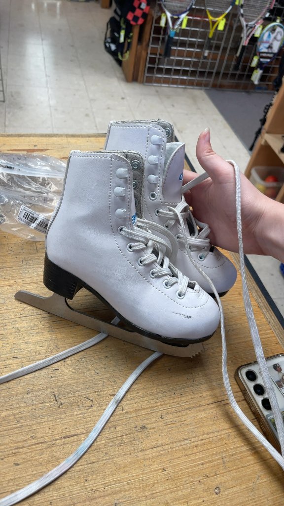 VIC Dream Figure Skates - White - Size 12C