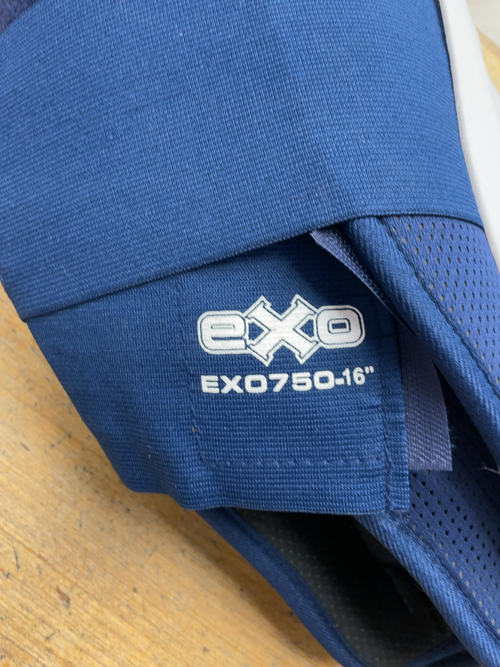 VIC EXO 750 16" Hockey Shin Pads