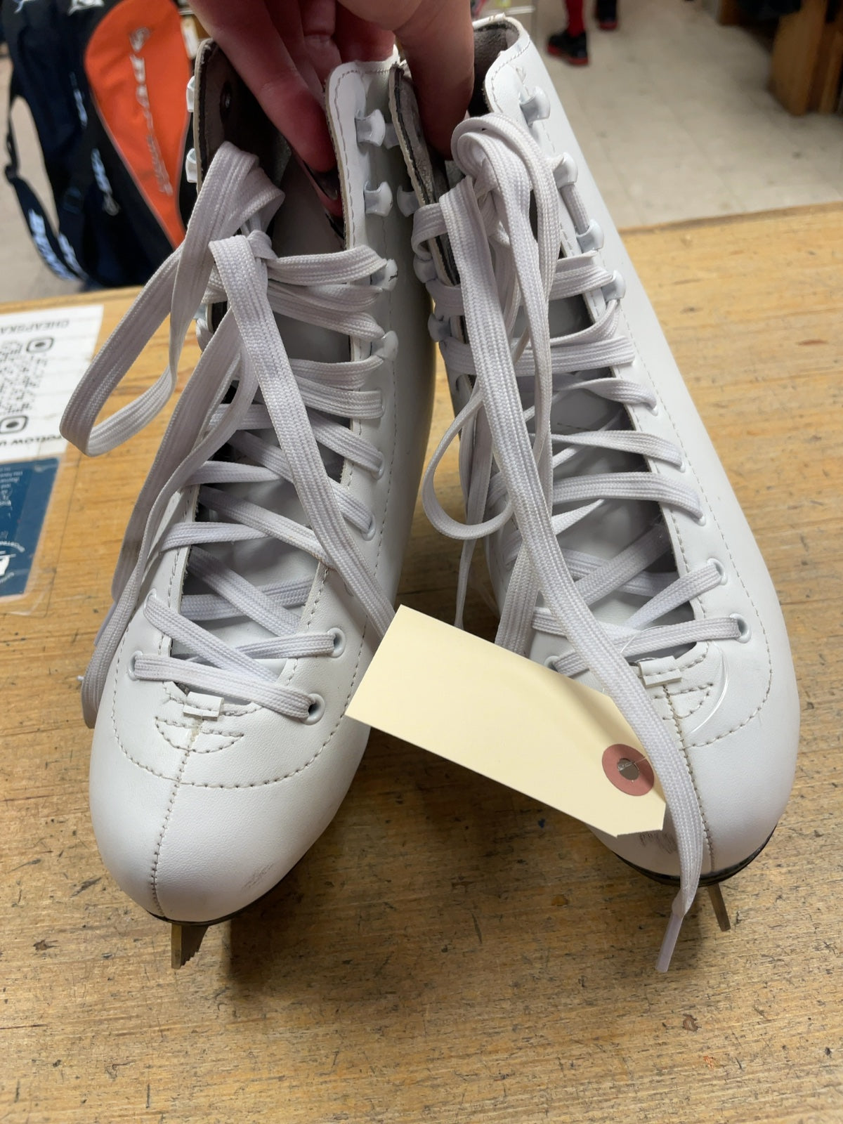 Vic Figure Skates Size 7 White