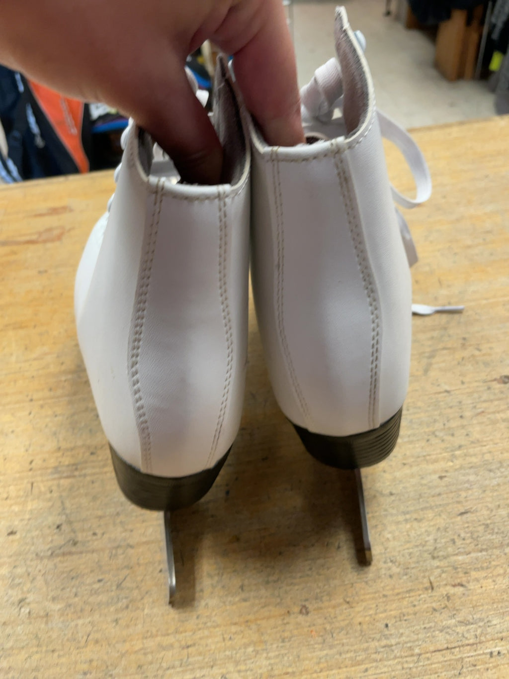 Vic Figure Skates Size 7 White