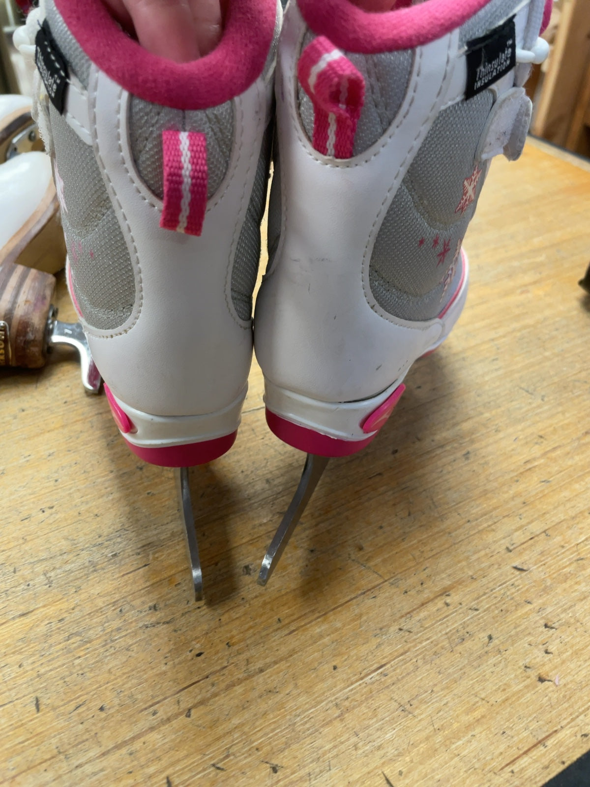 VIC Figure Skates Size 9C White/Pink