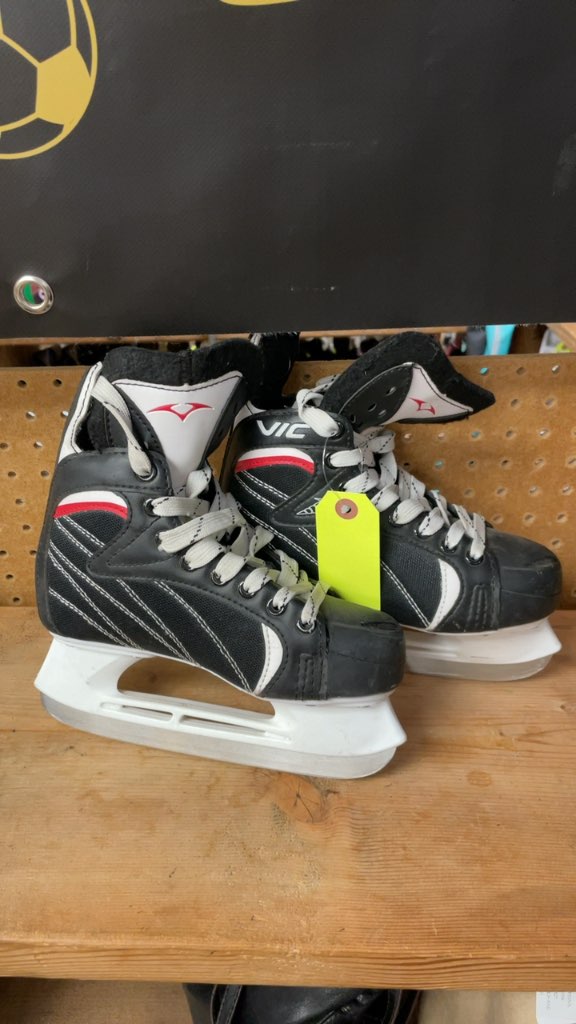 VIC Hockey Skates Size 3