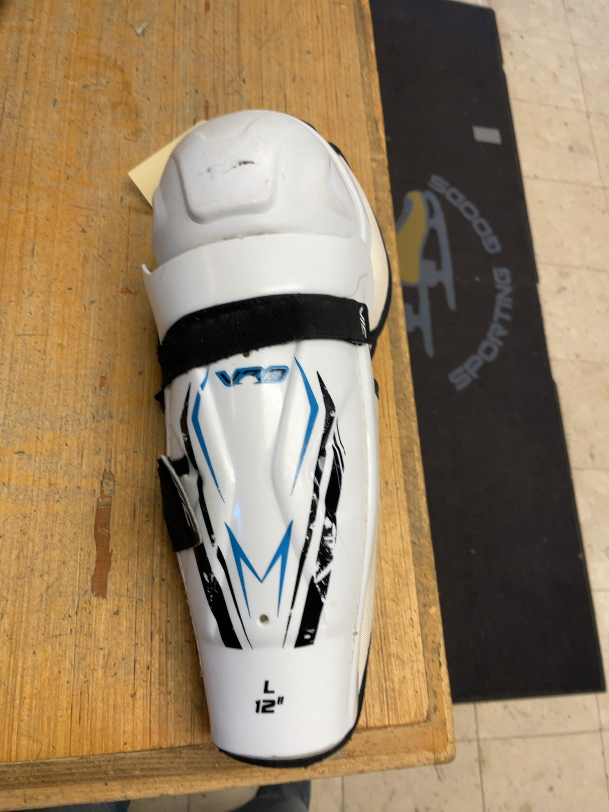 VIC Soccer Shin Pads 12" White
