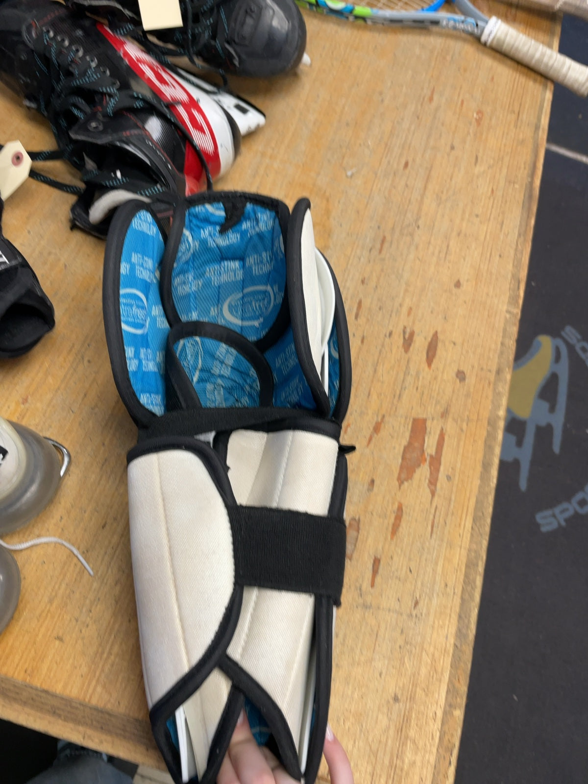 VIC Soccer Shin Pads 12" White