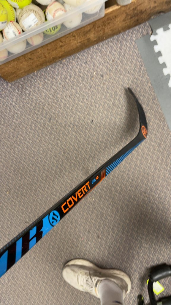 Warrior Covert QRE 40 Intermediate Hockey Stick - Right Hand - 63 Flex