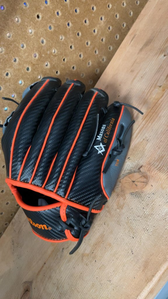 Wilson 10.5" Junior Giants SF Giants Baseball Glove - RH